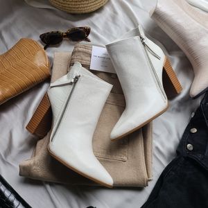 🆕️Neutrally in love Collection// White booties